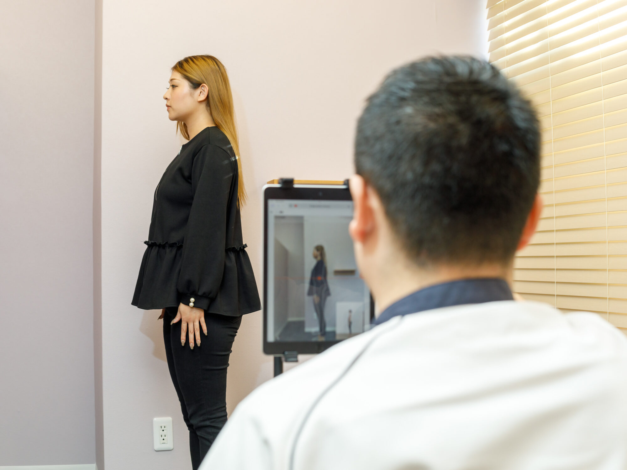 豊中市旭丘のオリガミ鍼灸接骨院での産後骨盤矯正の様子